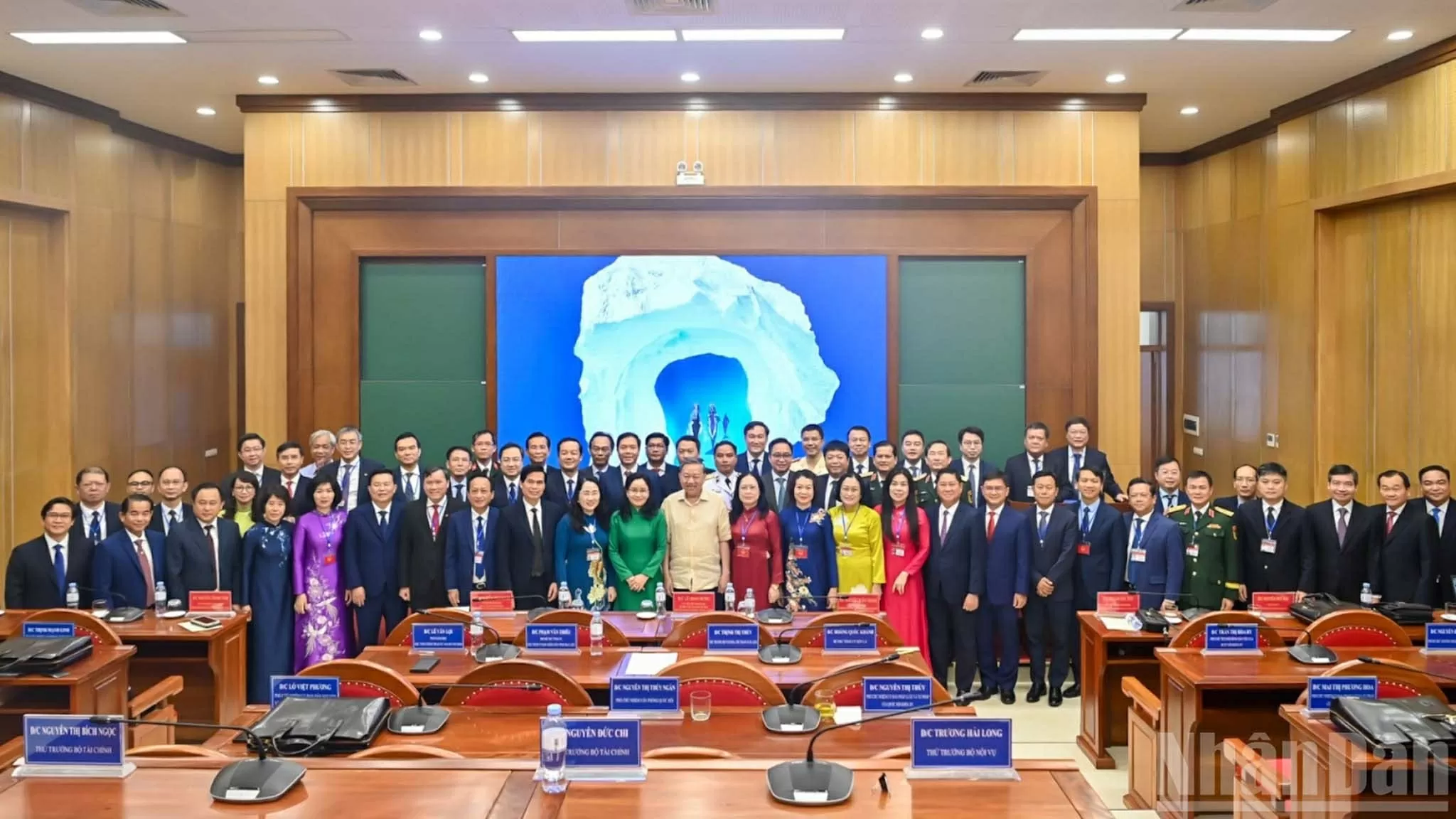 Xây dựng đội ngũ cán bộ đủ năng lực đưa đất nước bước vào kỷ nguyên mới