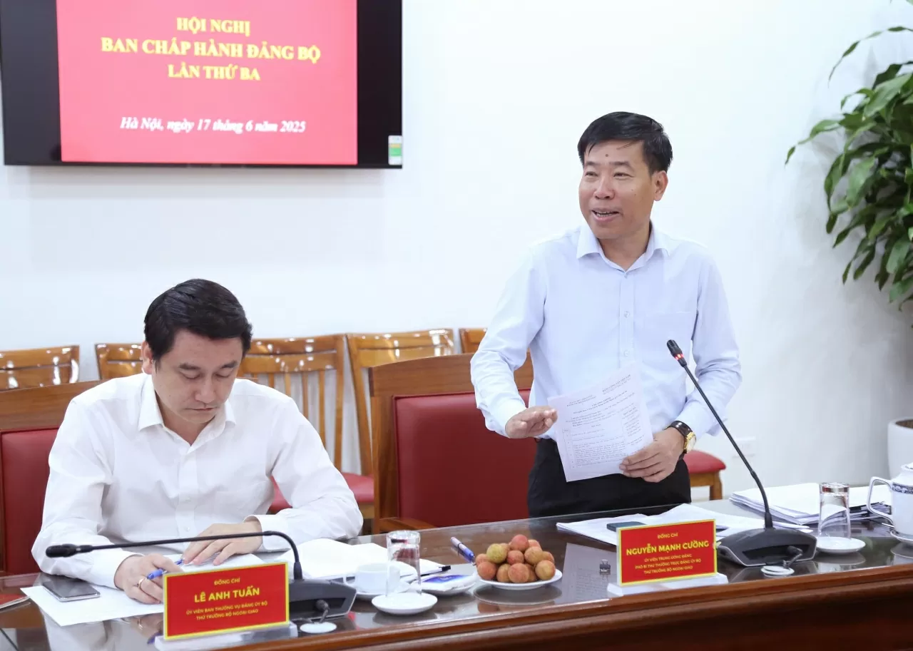 Phó Bí thư Thường trực Đảng ủy Bộ Ngoại giao Nguyễn Mạnh Cường phát biểu kết luận. (Ảnh: Thành Long) Phó Bí thư Thường trực Đảng ủy Bộ Ngoại giao Nguyễn Mạnh Cường phát biểu kết luận. (Ảnh: Thành Long)