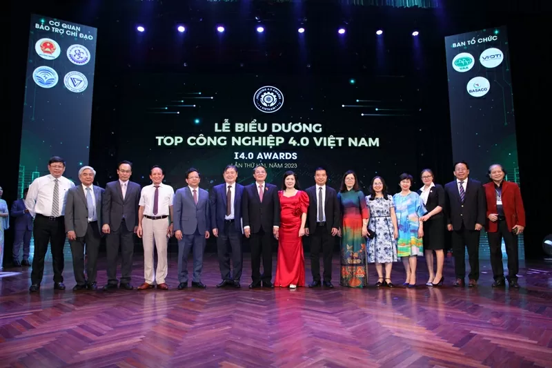 Hơn 100 nhà lãnh đạo và doanh nghiệp sẽ được vinh danh tại Chương trình biểu dương Top Công nghiệp 4.0 Việt Nam lần thứ 4, năm 2025 Hơn 100 nhà lãnh đạo và doanh nghiệp sẽ được vinh danh tại Chương trình biểu dương Top Công nghiệp 4.0 Việt Nam lần thứ 4, năm 2025