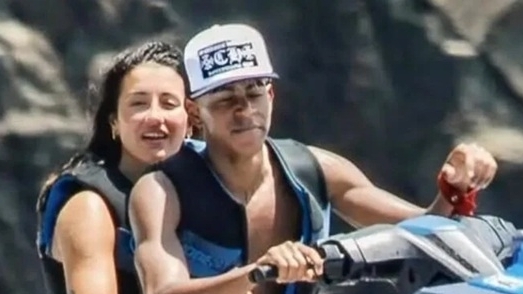 Lamine Yamal hẹn hò với cựu tiếp viên hàng không hơn 13 tuổi?