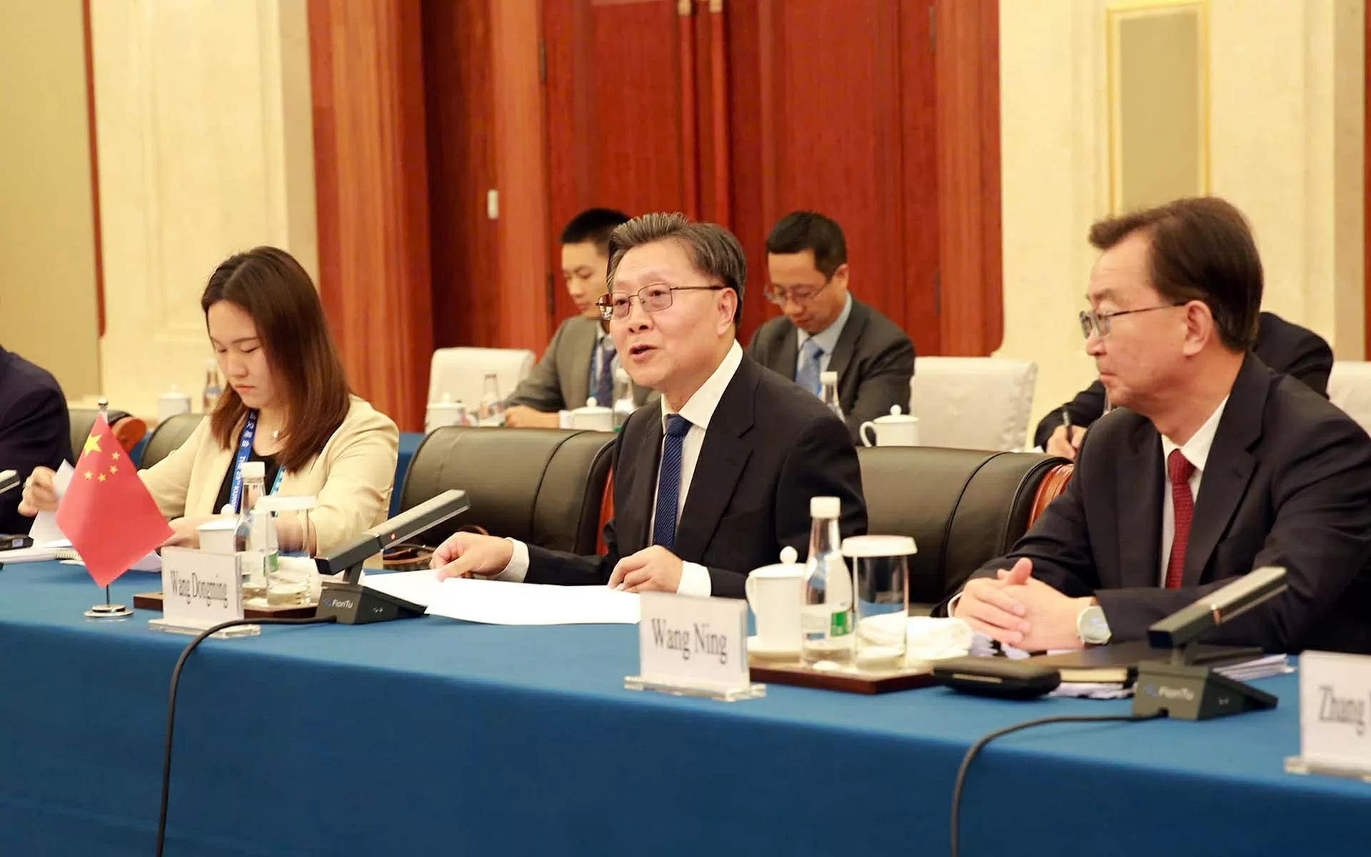 Phó Thủ tướng Trần Hồng Hà hội kiến Phó Ủy viên trưởng Nhân đại toàn quốc Trung Quốc Vương Đông Minh