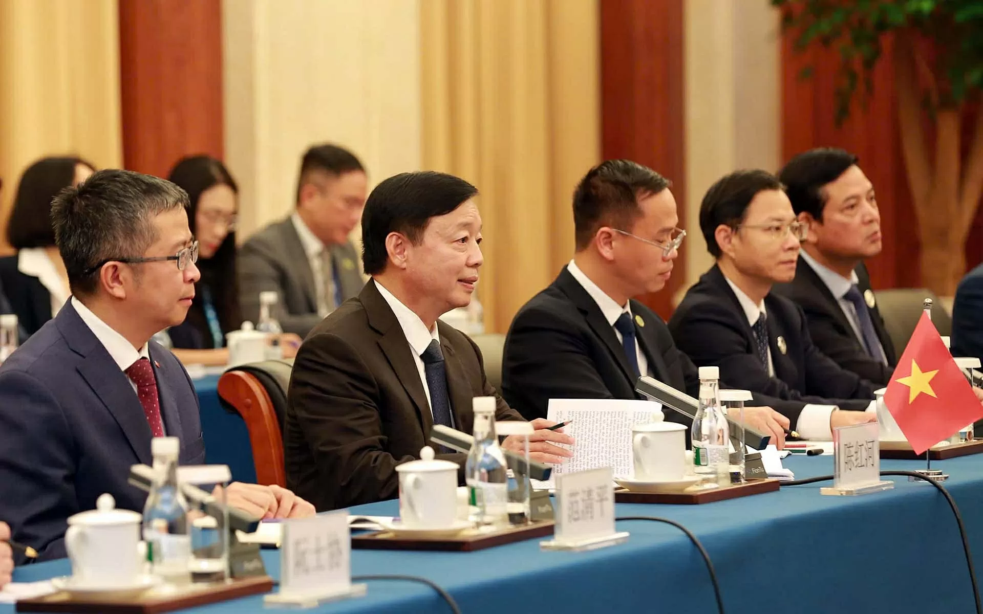 Phó Thủ tướng Trần Hồng Hà hội kiến Phó Ủy viên trưởng Nhân đại toàn quốc Trung Quốc Vương Đông Minh Phó Thủ tướng Trần Hồng Hà hội kiến Phó Ủy viên trưởng Nhân đại toàn quốc Trung Quốc Vương Đông Minh