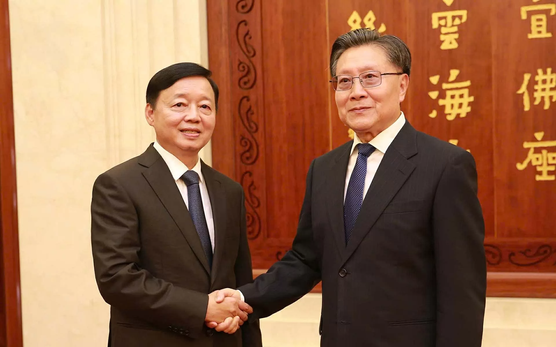 Phó Thủ tướng Trần Hồng Hà hội kiến Phó Ủy viên trưởng Nhân đại toàn quốc Trung Quốc Vương Đông Minh Phó Thủ tướng Trần Hồng Hà hội kiến Phó Ủy viên trưởng Nhân đại toàn quốc Trung Quốc Vương Đông Minh