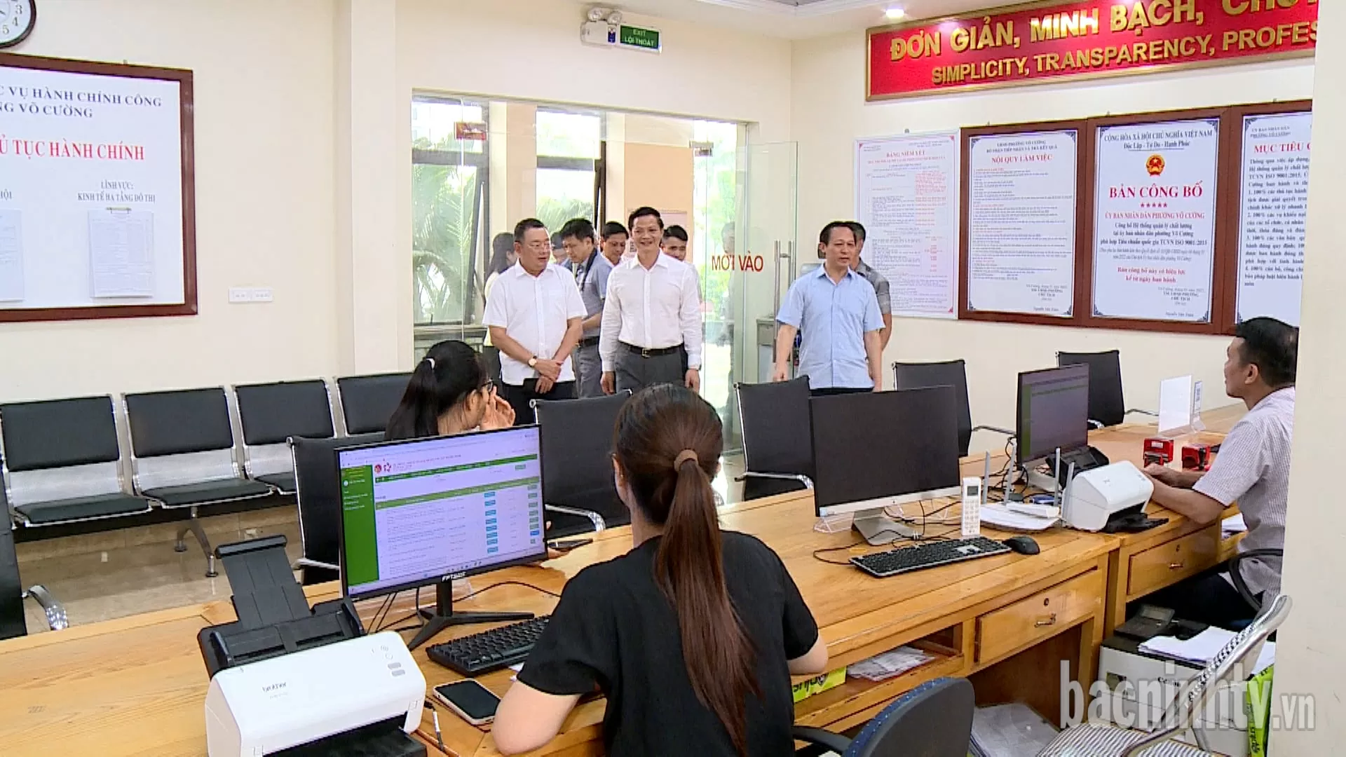 Phó Chủ nhiệm Ủy ban Kiểm tra Trung ương Hoàng Văn Trà kiểm tra công tác chuẩn bị vận hành chính quyền địa phương 2 cấp tại UBND phường Võ Cường, thành phố Bắc Ninh. (Nguồn: BacninhTV)