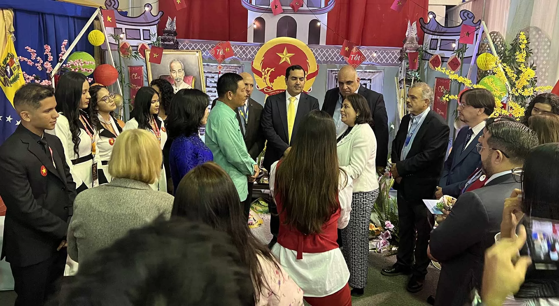 Không gian Việt Nam giữa lòng Caracas