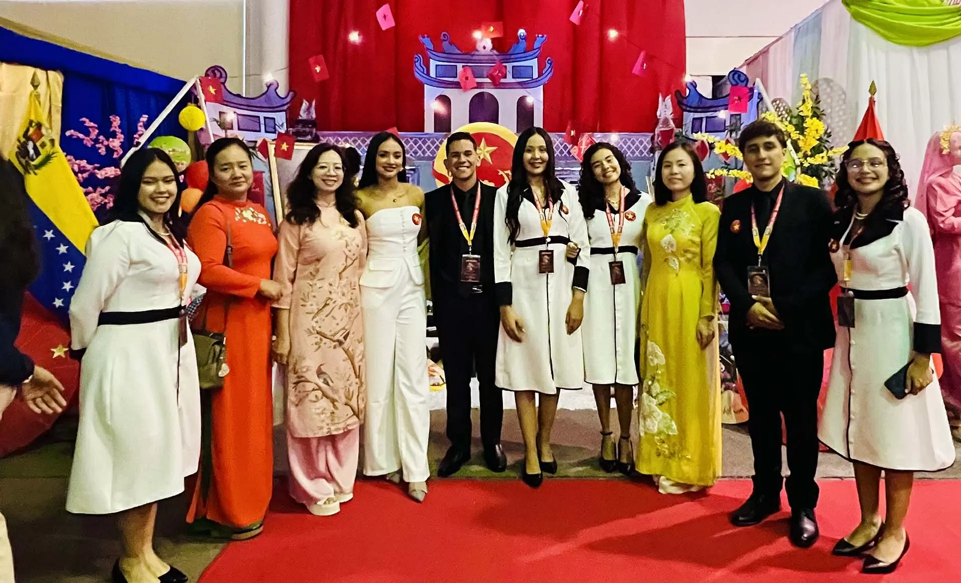 Không gian Việt Nam giữa lòng Caracas