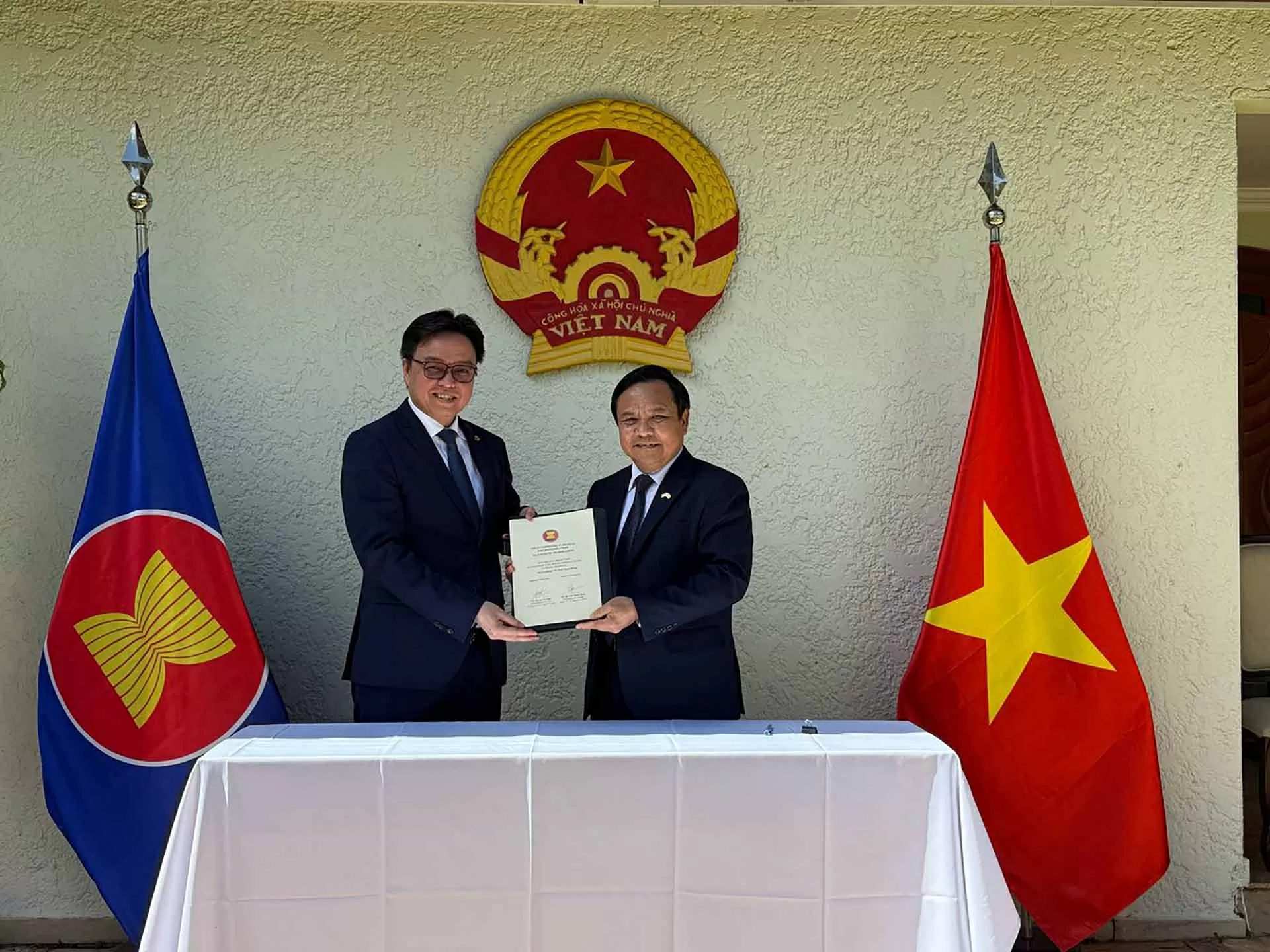 Việt Nam bàn giao chức Chủ tịch luân phiên ASEAN tại Brasília cho Campuchia