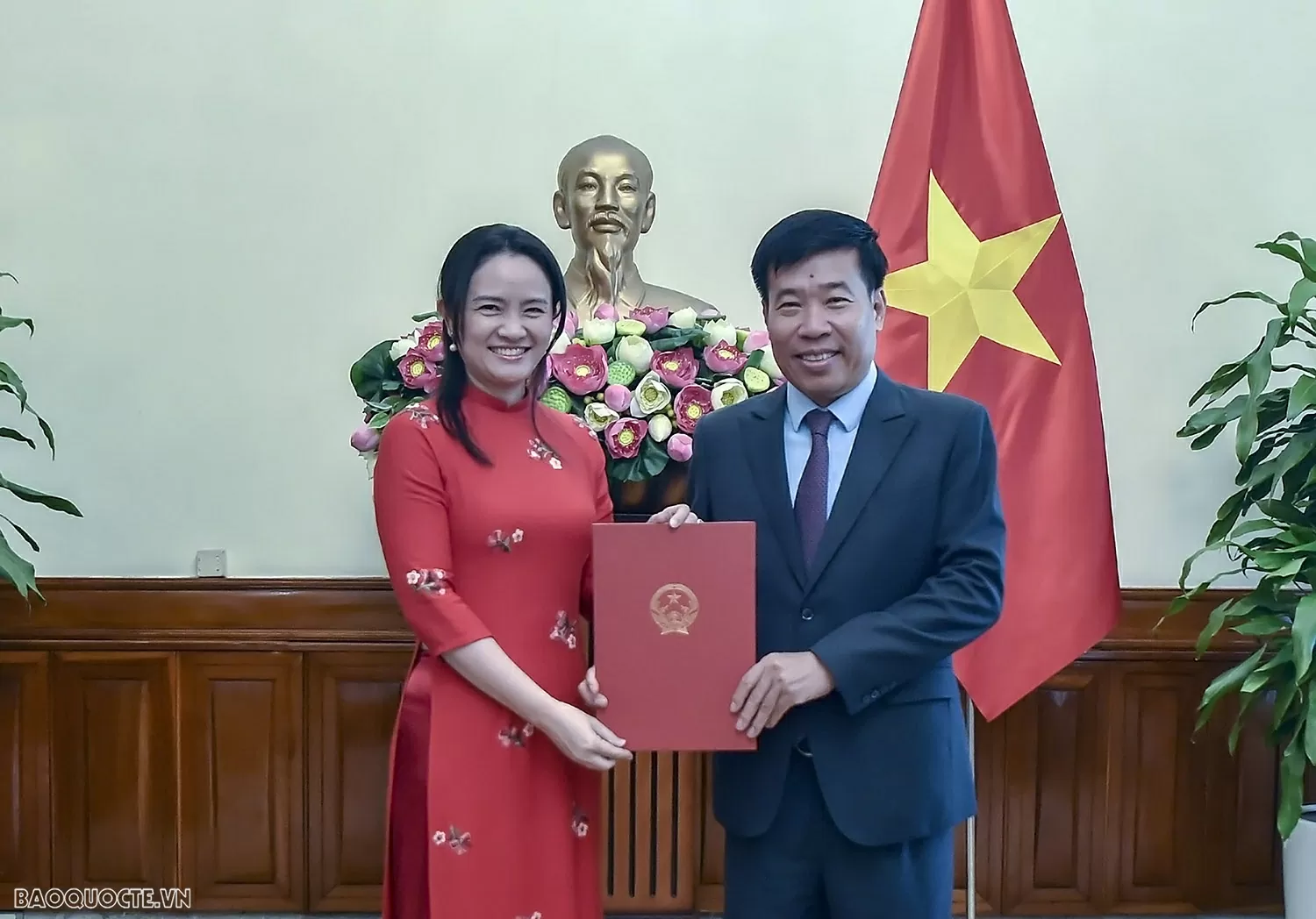 Bộ Ngoại giao trao quyết định bổ nhiệm, điều động cán bộ lãnh đạo, quản lý Bộ Ngoại giao trao quyết định bổ nhiệm, điều động cán bộ lãnh đạo, quản lý