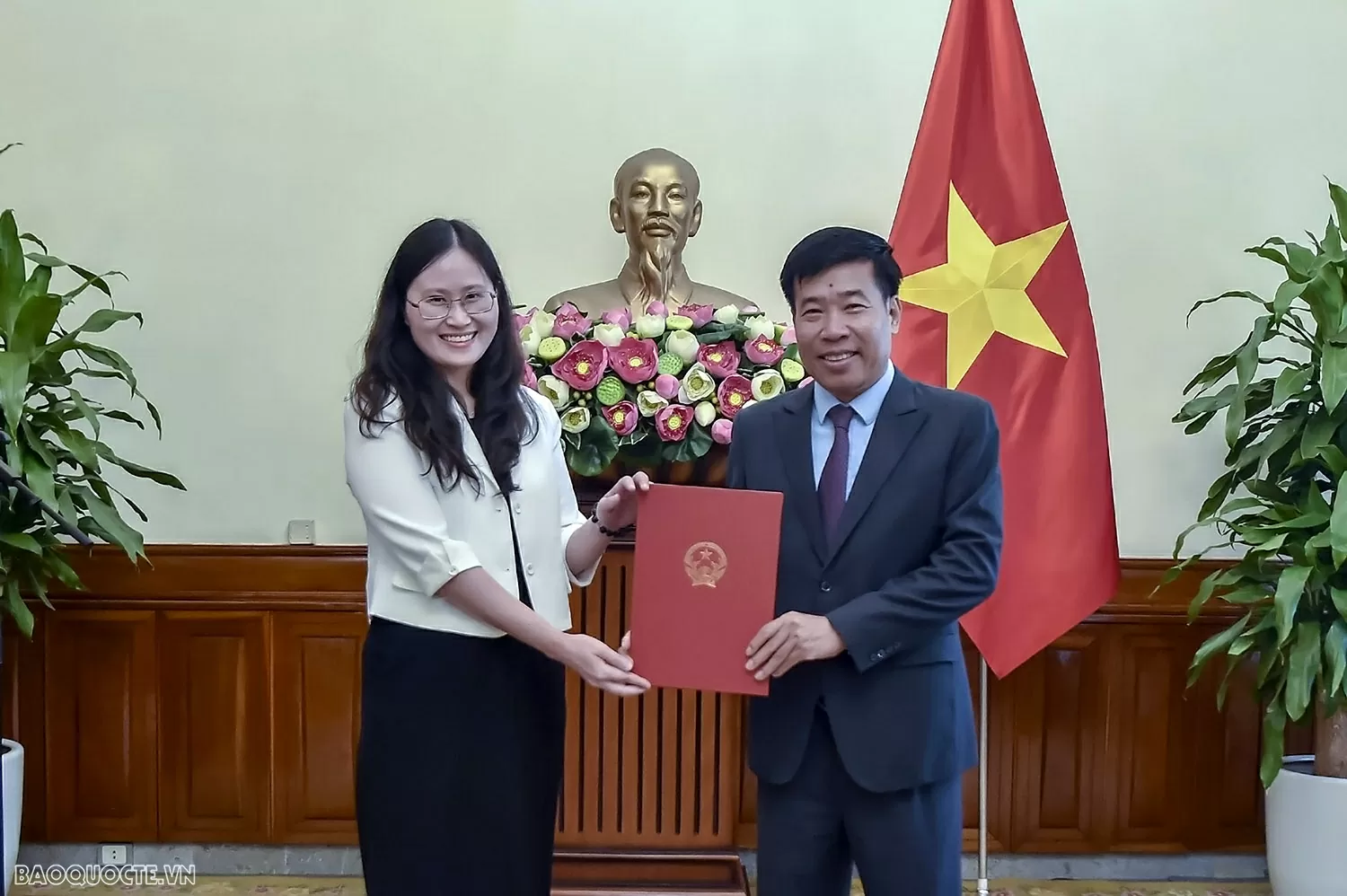 Bộ Ngoại giao trao quyết định bổ nhiệm, điều động cán bộ lãnh đạo, quản lý Bộ Ngoại giao trao quyết định bổ nhiệm, điều động cán bộ lãnh đạo, quản lý