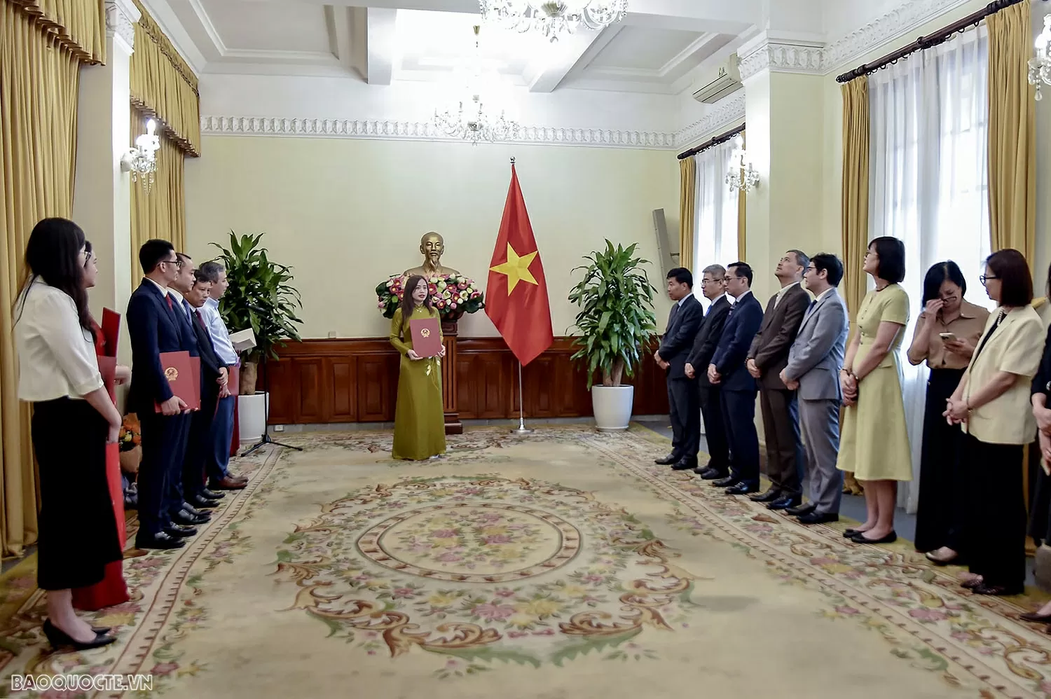 Bộ Ngoại giao trao quyết định bổ nhiệm, điều động cán bộ lãnh đạo, quản lý
