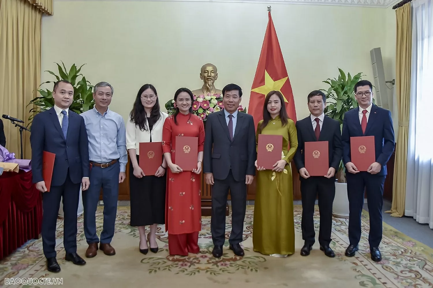 Bộ Ngoại giao trao quyết định bổ nhiệm, điều động cán bộ lãnh đạo, quản lý Bộ Ngoại giao trao quyết định bổ nhiệm, điều động cán bộ lãnh đạo, quản lý