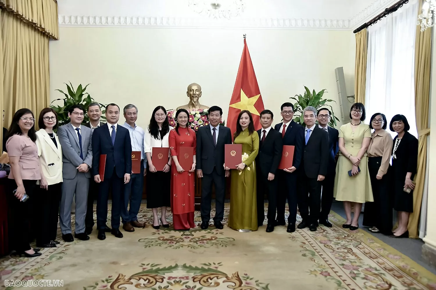 Bộ Ngoại giao trao quyết định bổ nhiệm, điều động cán bộ lãnh đạo, quản lý Bộ Ngoại giao trao quyết định bổ nhiệm, điều động cán bộ lãnh đạo, quản lý