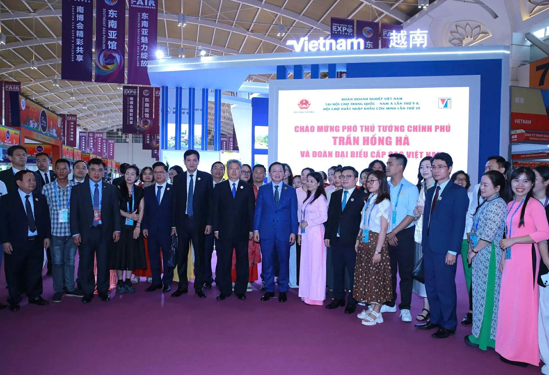 Đẩy mạnh đầu tư cơ sở hạ tầng, tăng cường kết nối logistic khu vực và toàn cầu