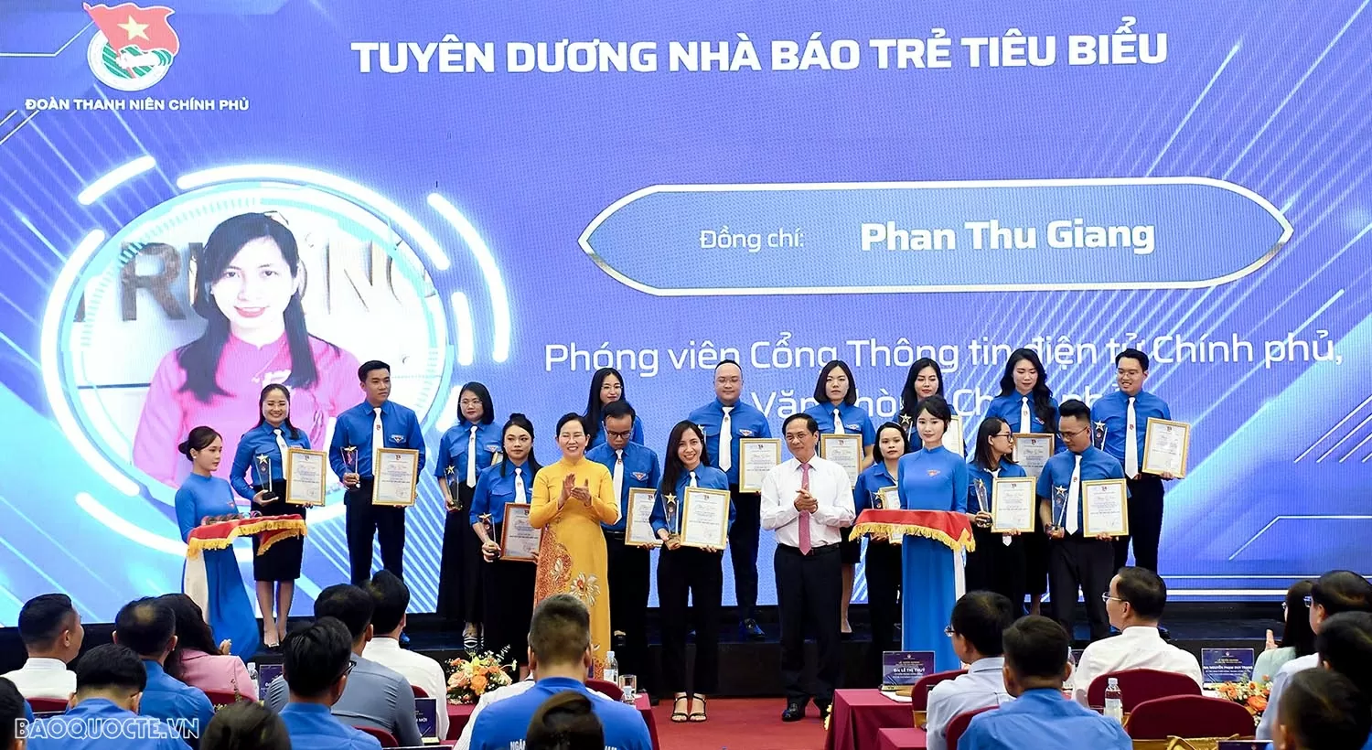 Phó Thủ tướng, Bộ trưởng Ngoại giao Bùi Thanh Sơn: Nhà báo trẻ cần giữ vững “tâm trong, trí sáng, bút sắc” Phó Thủ tướng, Bộ trưởng Ngoại giao Bùi Thanh Sơn: Nhà báo trẻ cần giữ vững 'tâm trong, trí sáng, bút sắc'