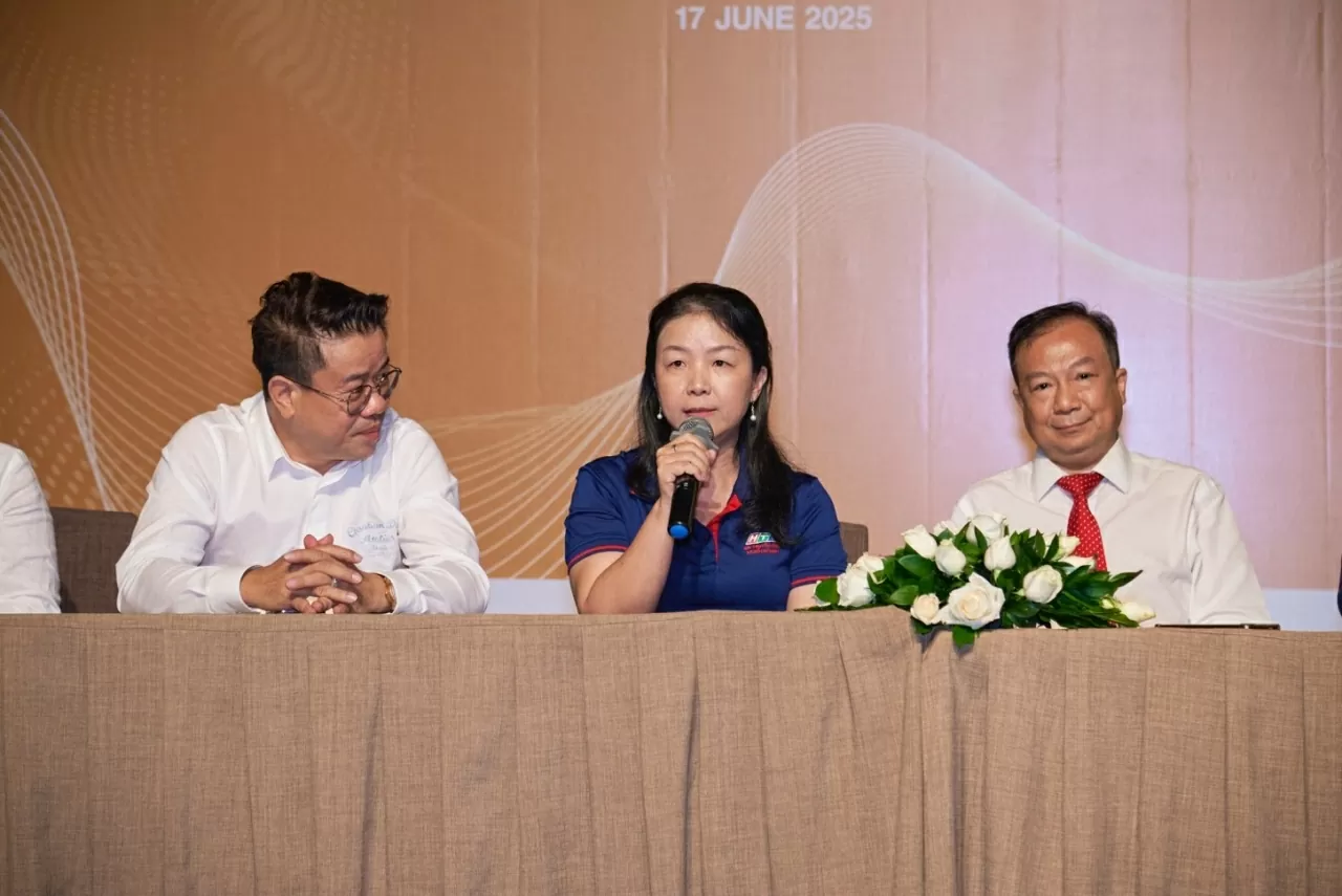 Bà Thái Đình Diễm Khánh - Phó Giám đốc Hãng phim truyền hình TP. Hồ Chí Minh (TFS) trả lời báo chí. (Nguồn: BTC)