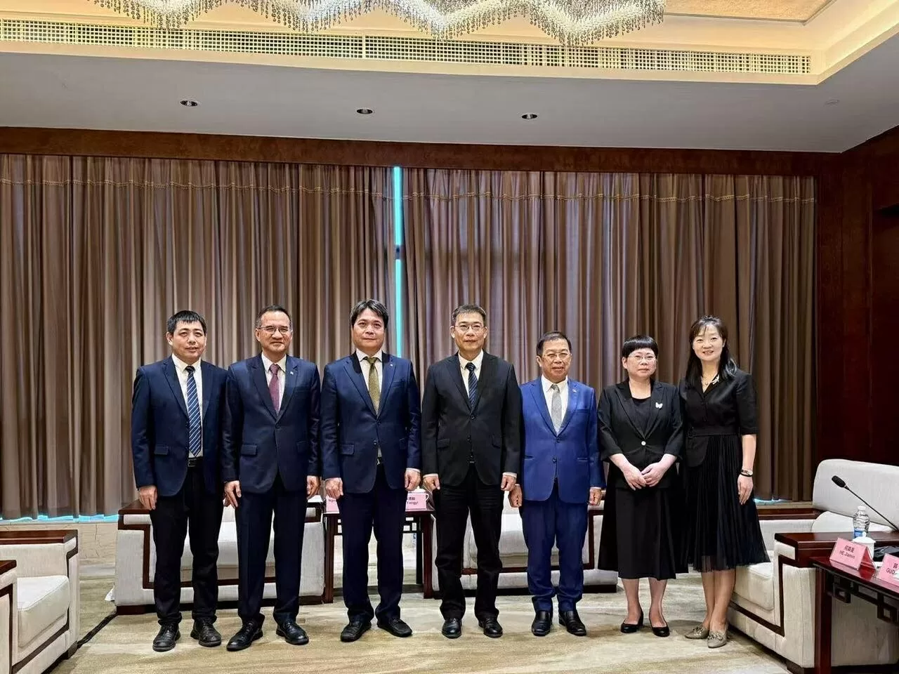 Tổng lãnh sự Việt Nam tại Quảng Châu dự Triển lãm Thủy sản quốc tế Quảng Đông lần thứ 11 Tổng lãnh sự Việt Nam tại Quảng Châu dự Triển lãm Thủy sản quốc tế Quảng Đông lần thứ 11