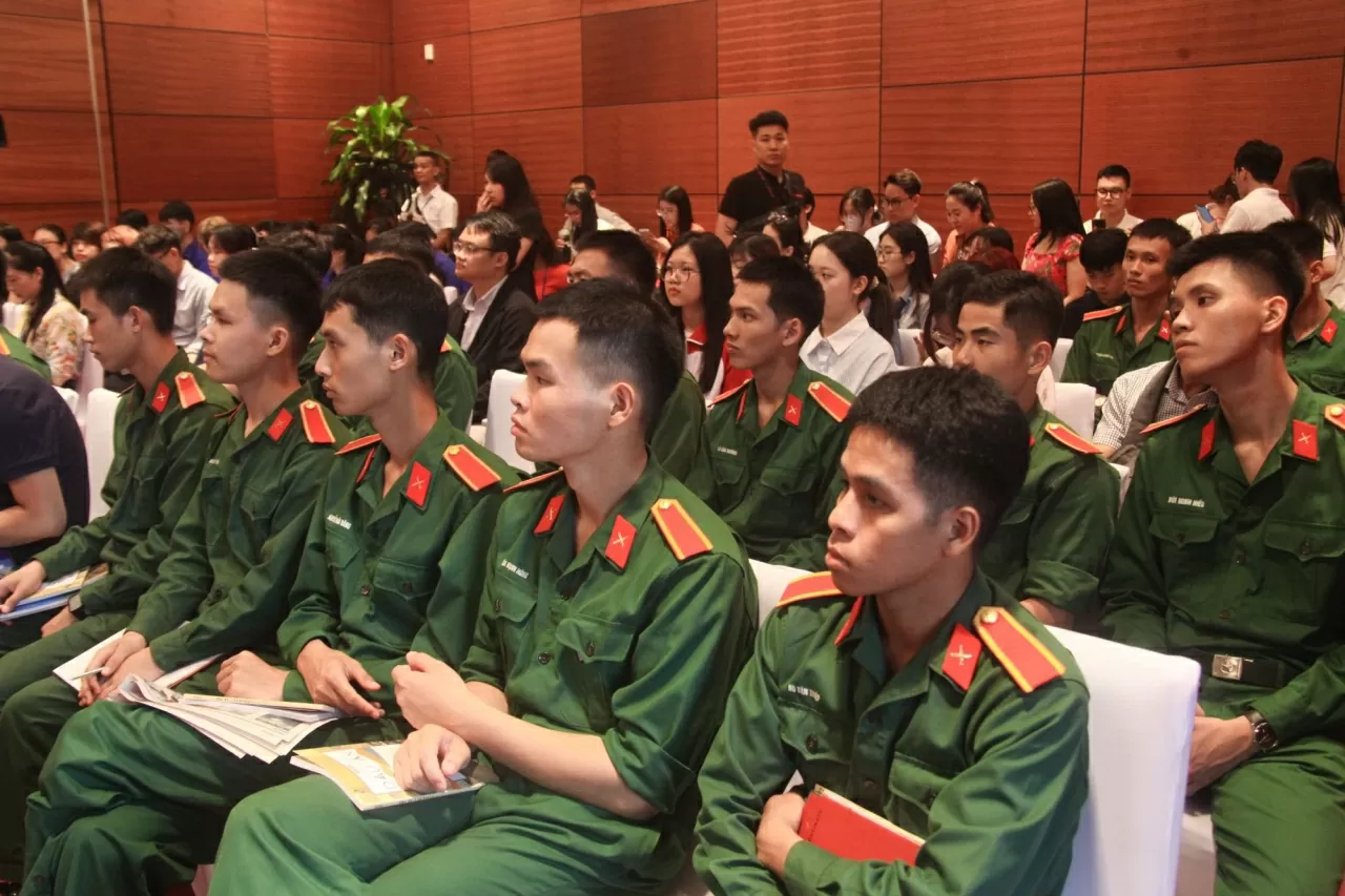 Báo chí chuyển mình để 'níu chân' độc giả Gen Z