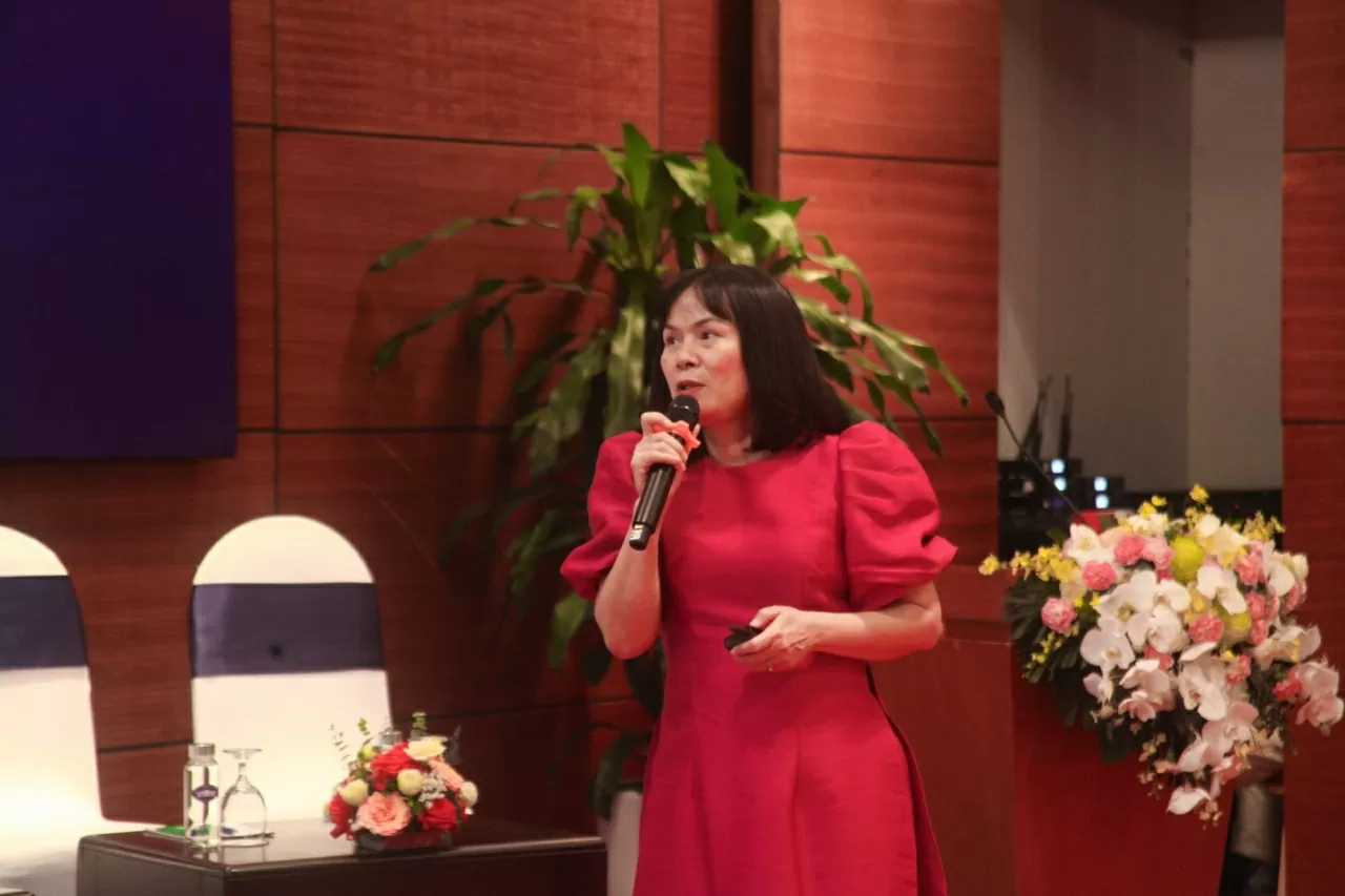 Báo chí chuyển mình để 'níu chân' độc giả Gen Z Báo chí chuyển mình để 'níu chân' độc giả Gen Z