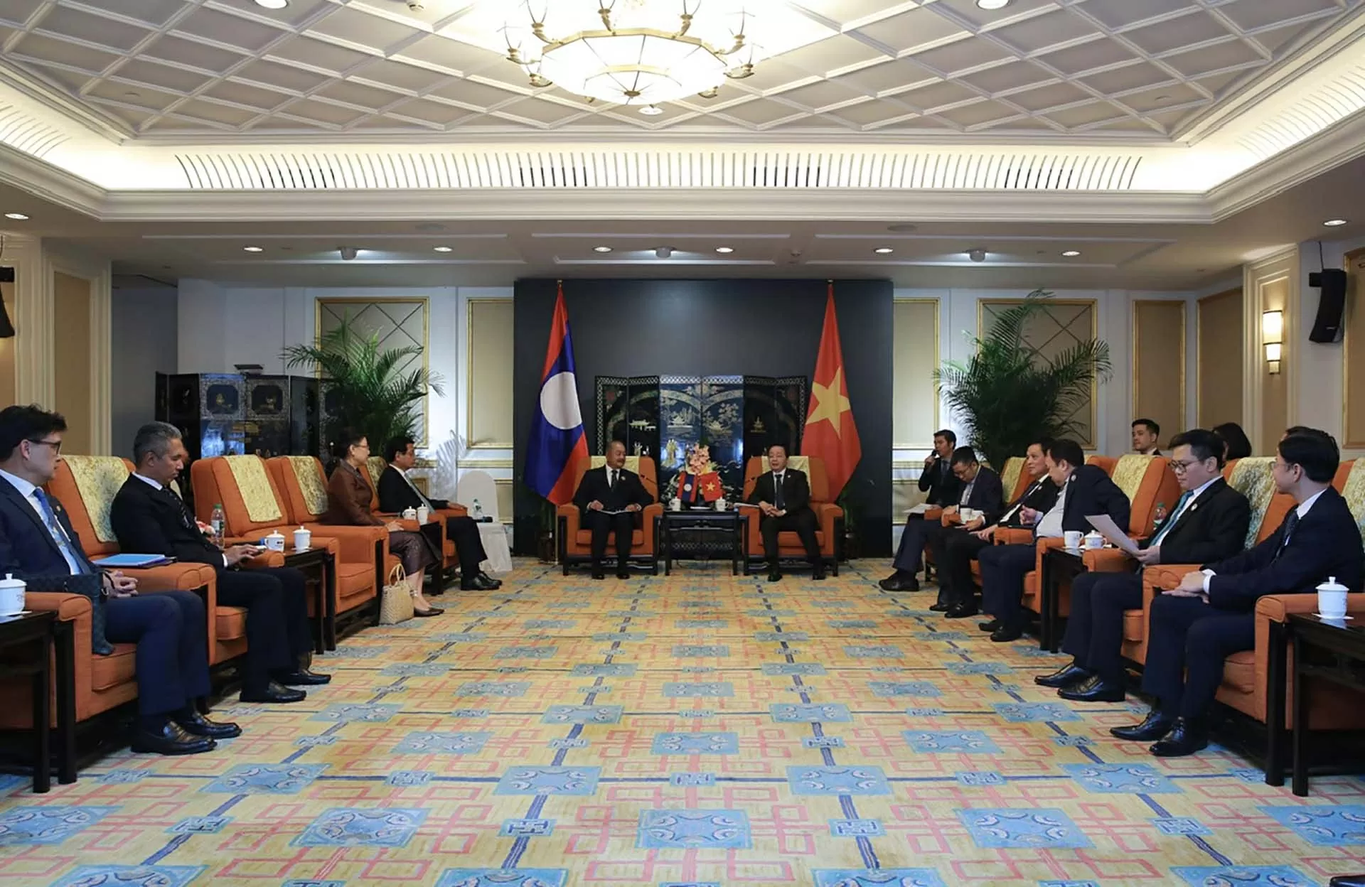 Phó Thủ tướng Trần Hồng Hà gặp Phó Thủ tướng Lào Kikeo Khaykhamphithoune