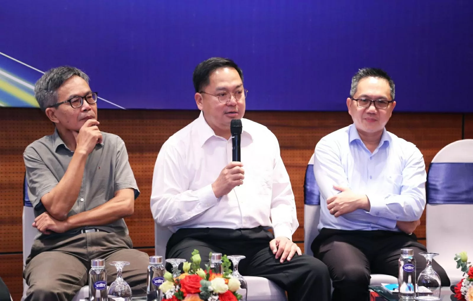 Báo chí Việt Nam trong kỷ nguyên mới: Đoàn kết đổi mới tư duy, người gác cổng và ngọn hải đăng, khả tín và chất lượng Báo chí Việt Nam trong kỷ nguyên mới: Đoàn kết đổi mới tư duy, người gác cổng và ngọn hải đăng, khả tín và chất lượng