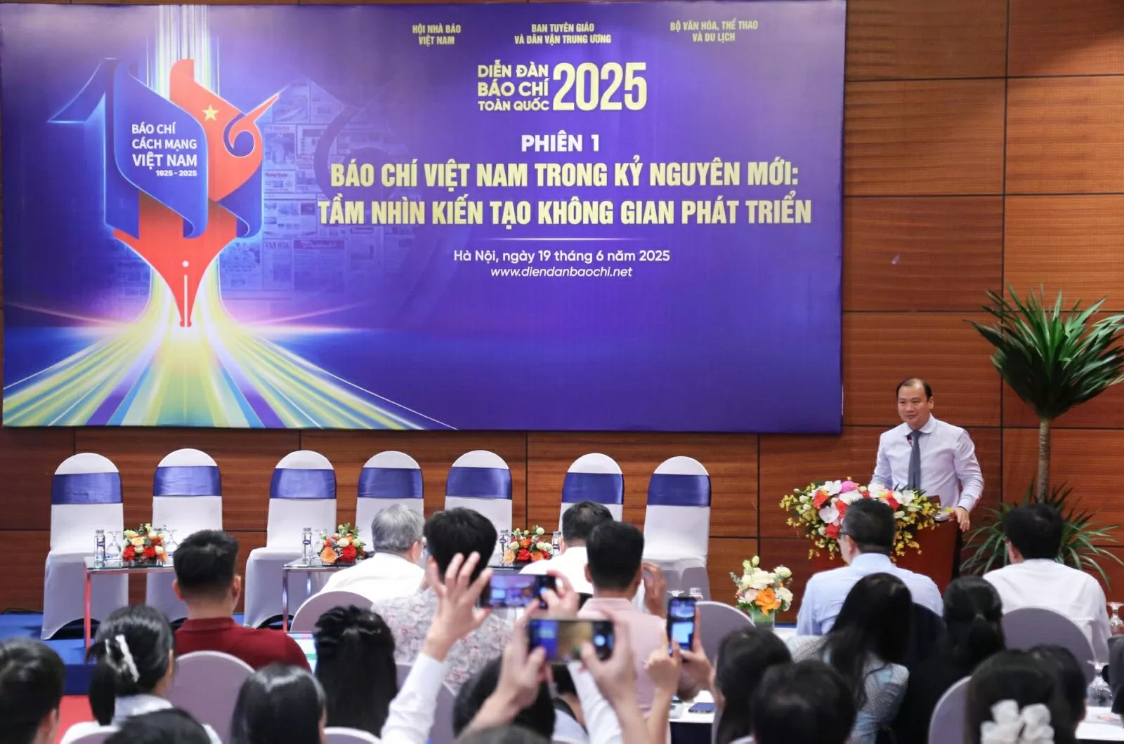 Báo chí Việt Nam trong kỷ nguyên mới: Đoàn kết đổi mới tư duy, người gác cổng và ngọn hải đăng, khả tín và chất lượng