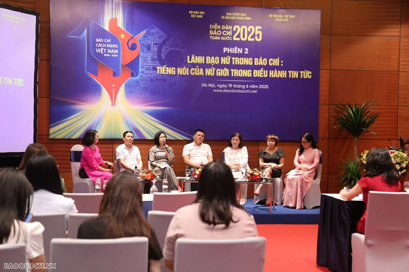 Tăng cường tiếng nói của nữ giới trong điều hành báo chí Tăng cường tiếng nói của nữ giới trong điều hành báo chí