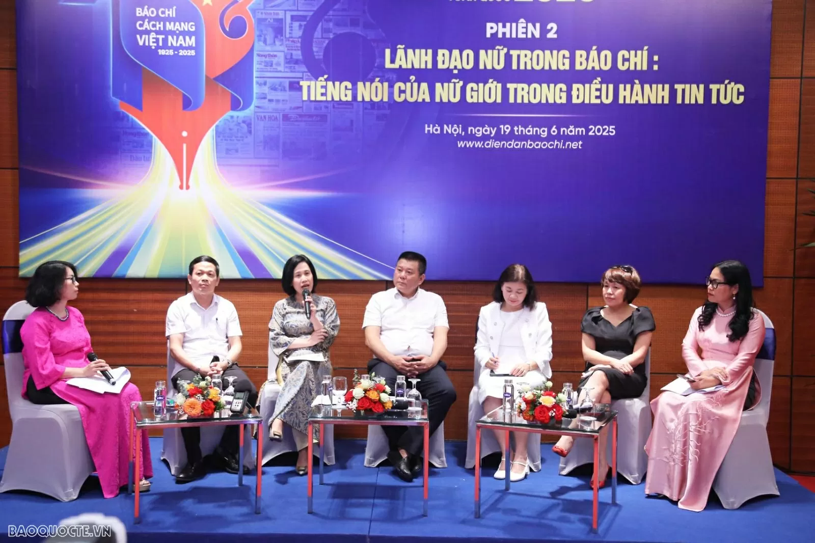 Tăng cường tiếng nói của nữ giới trong điều hành báo chí Tăng cường tiếng nói của nữ giới trong điều hành báo chí