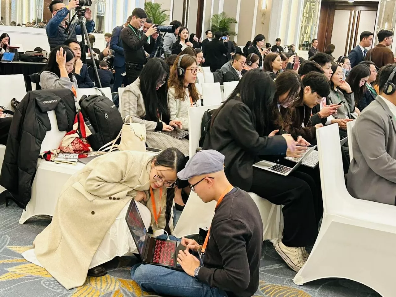 Báo chí cần lắng nghe mạng xã hội và 'chạm' đúng thị hiếu của độc giả Báo chí cần lắng nghe mạng xã hội và 'chạm' đúng thị hiếu của độc giả