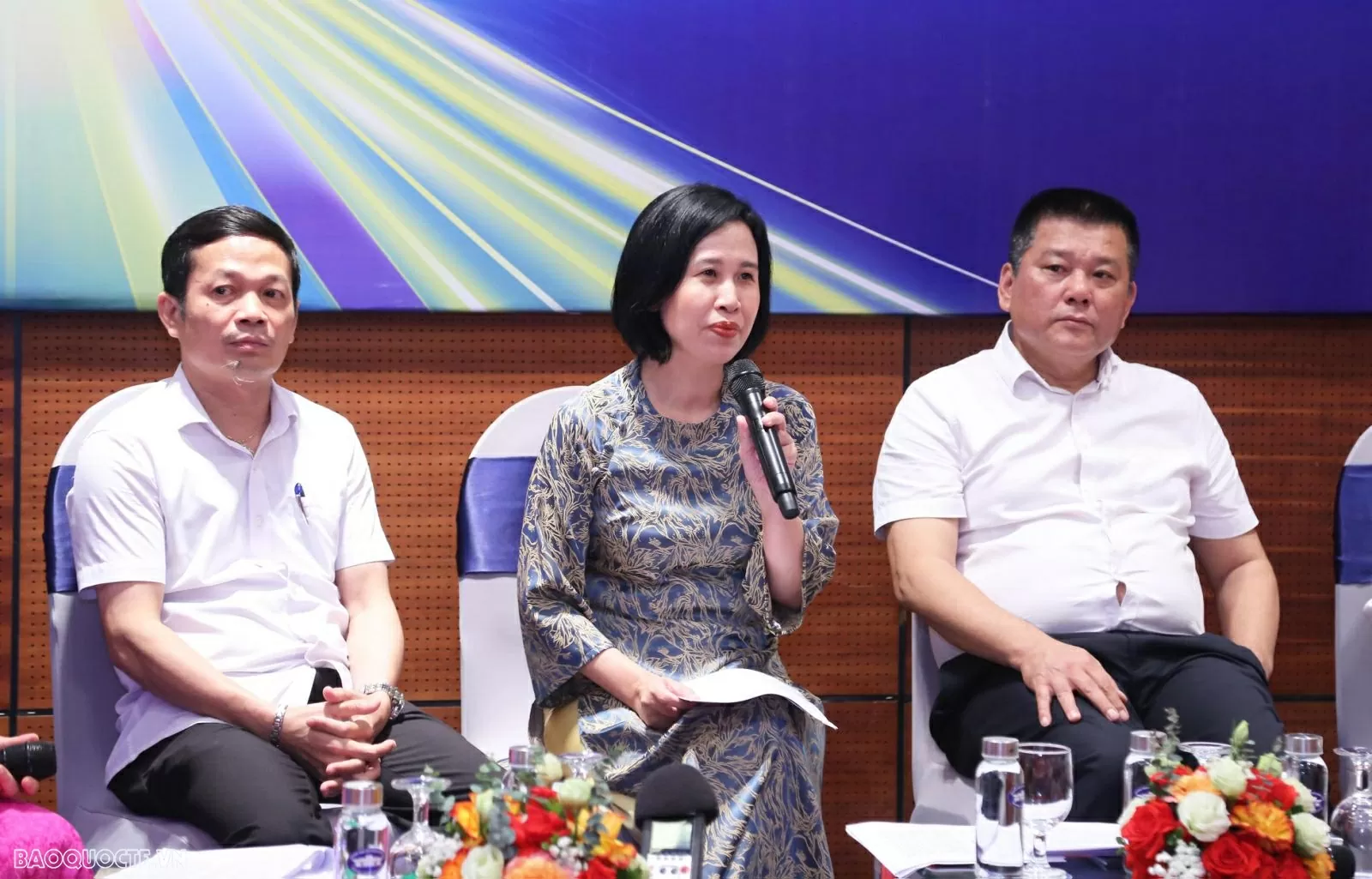 Tăng cường tiếng nói của nữ giới trong điều hành báo chí Tăng cường tiếng nói của nữ giới trong điều hành báo chí