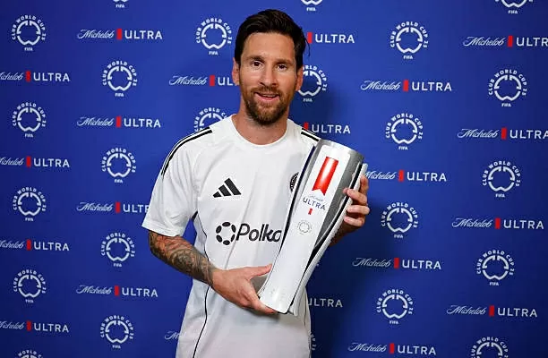 Messi đạt mốc vô tiền khoáng hậu, được FIFA tôn vinh