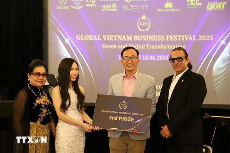 Giải ba thuộc về đội UC Talent. Ảnh TTXVN Giải ba thuộc về đội UC Talent. Ảnh TTXVN