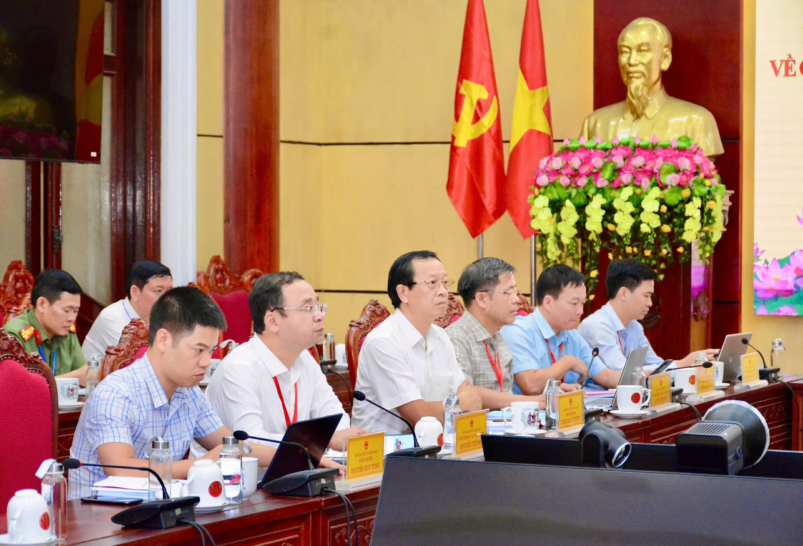 Thành viên đoàn kiểm tra số 1 tại buổi làm việc (Ảnh: Bộ GD&ĐT). Thành viên đoàn kiểm tra số 1 tại buổi làm việc (Ảnh: Bộ GD&ĐT).