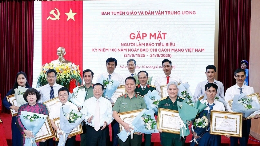 Vinh danh những người làm báo tiêu biểu nhân kỷ niệm 100 năm Ngày Báo chí Cách mạng Việt Nam