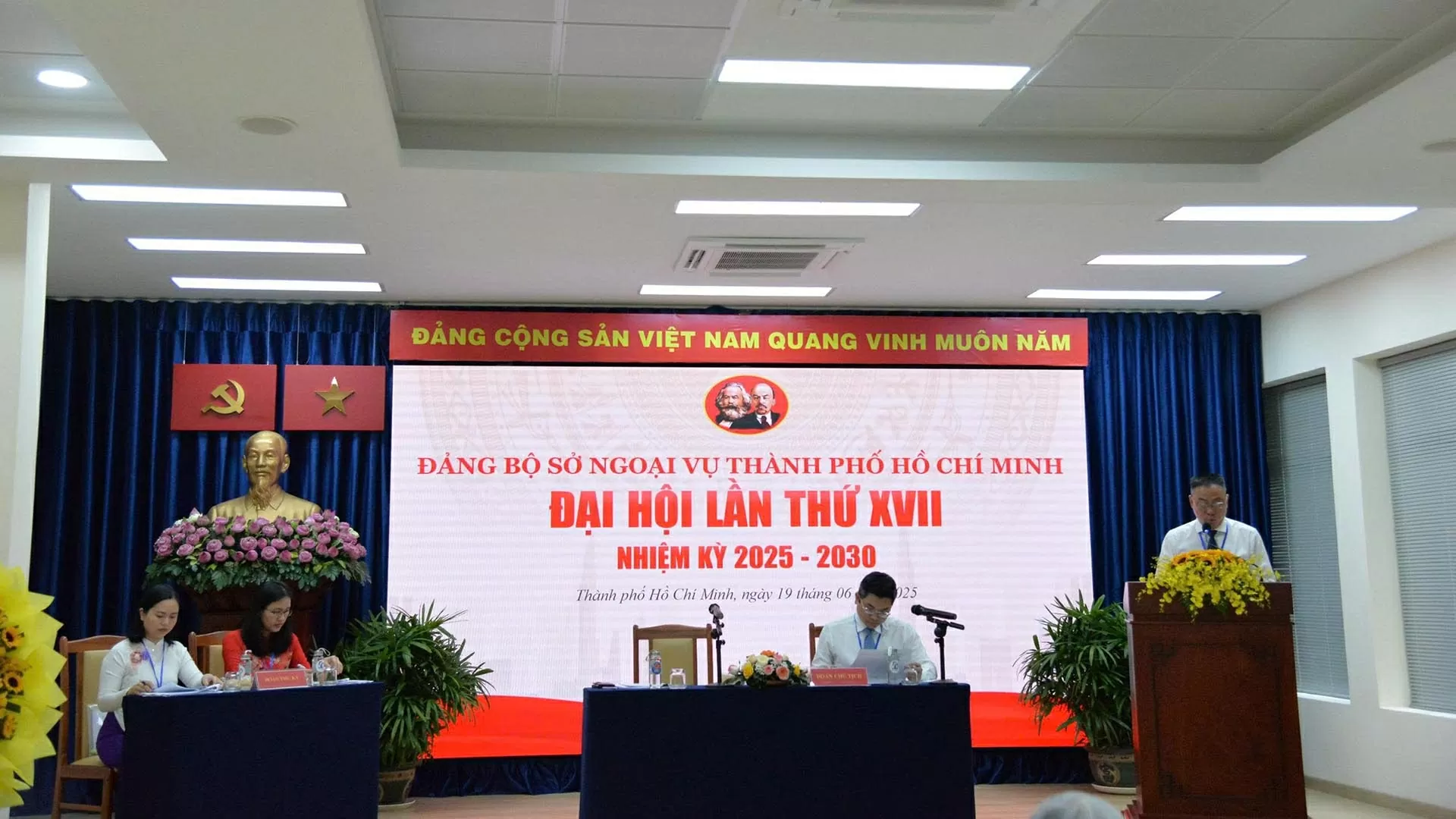 Đại hội Đảng bộ Sở Ngoại vụ thành phố Hồ Chí Minh lần thứ XVII, nhiệm kỳ 2025-2030 Đại hội Đảng bộ Sở Ngoại vụ thành phố Hồ Chí Minh lần thứ XVII, nhiệm kỳ 2025-2030