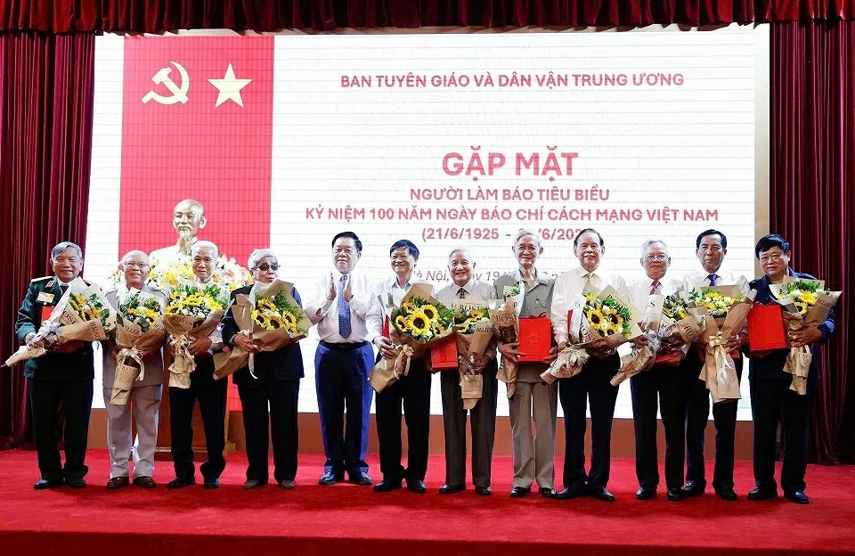Vinh danh những người làm báo tiêu biểu nhân kỷ niệm 100 năm Ngày Báo chí Cách mạng Việt Nam