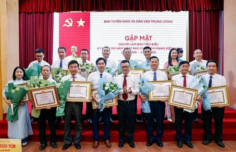 Vinh danh những người làm báo tiêu biểu nhân kỷ niệm 100 năm Ngày Báo chí Cách mạng Việt Nam
