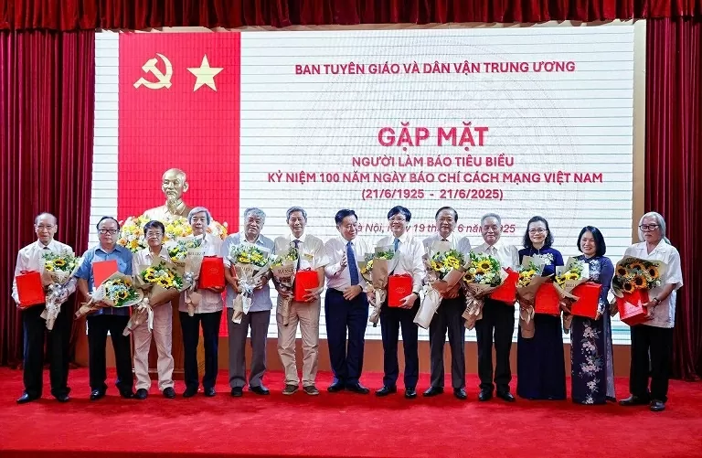 Vinh danh những người làm báo tiêu biểu nhân kỷ niệm 100 năm Ngày Báo chí Cách mạng Việt Nam