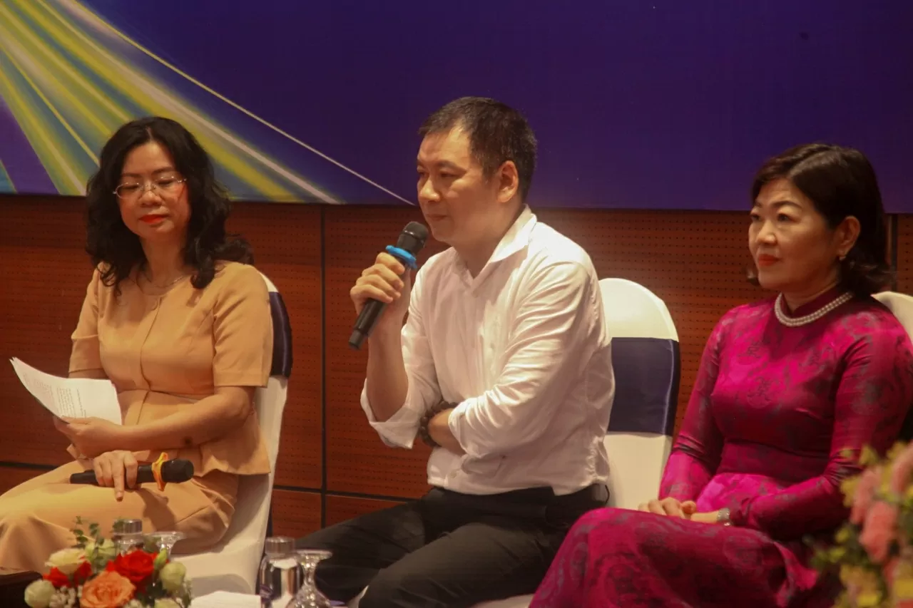 TS Đồng Mạnh Hùng, Trưởng Ban Thư ký – Biên tập, Đài Tiếng nói Việt Nam phát biểu tại phiên thảo luận. (Ảnh: Việt Hoàng)