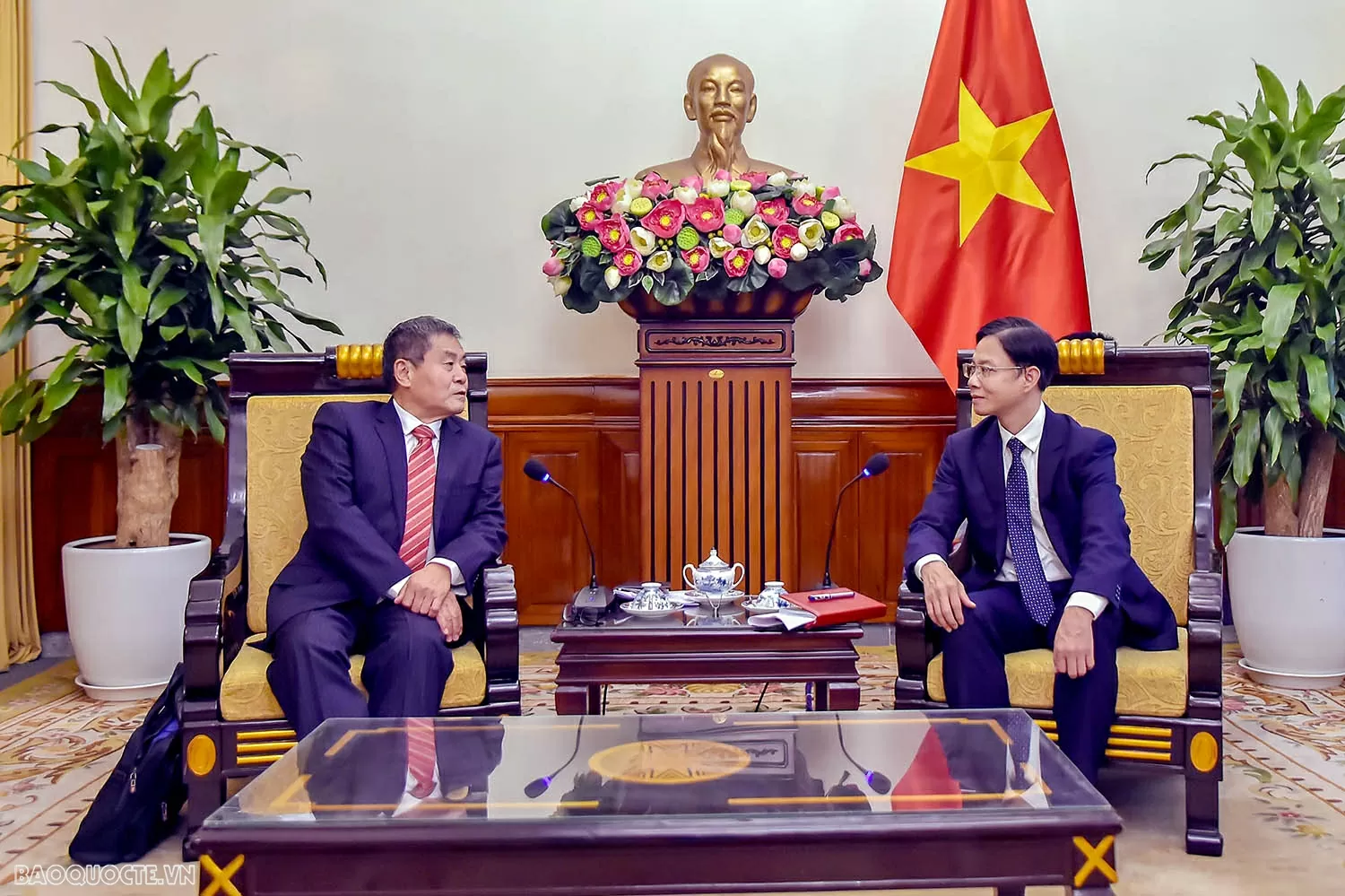 Thứ trưởng Ngoại giao Ngô Lê Văn tiếp Đoàn đại biểu Ủy ban Tư vấn Chính sách Ngoại giao Trung Quốc Thứ trưởng Ngoại giao Ngô Lê Văn tiếp Đoàn đại biểu Ủy ban Tư vấn Chính sách Ngoại giao Trung Quốc