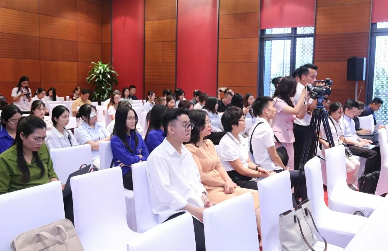 Nghị quyết 18 tạo ra cho báo chí cơ hội để tự làm mới mình Nghị quyết 18 tạo ra cho báo chí cơ hội để tự làm mới mình