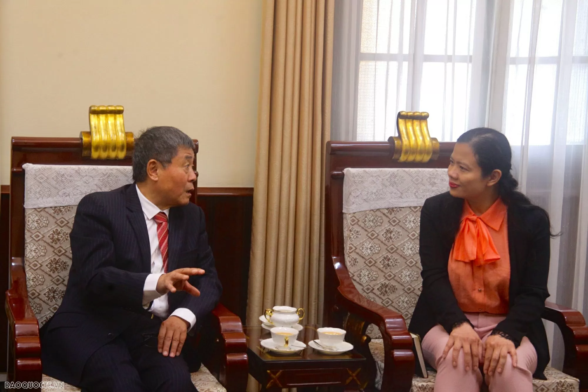 tiếp khách TQ