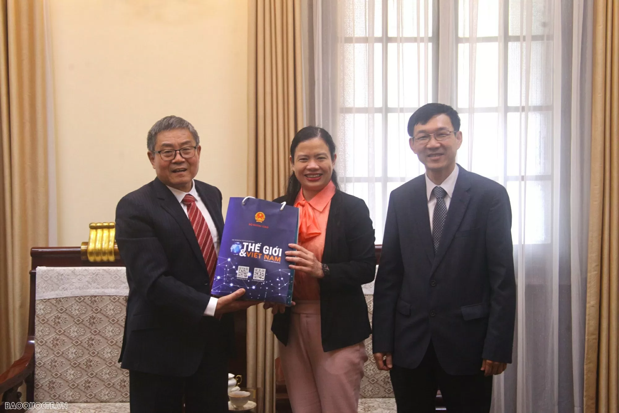 tiếp khách TQ