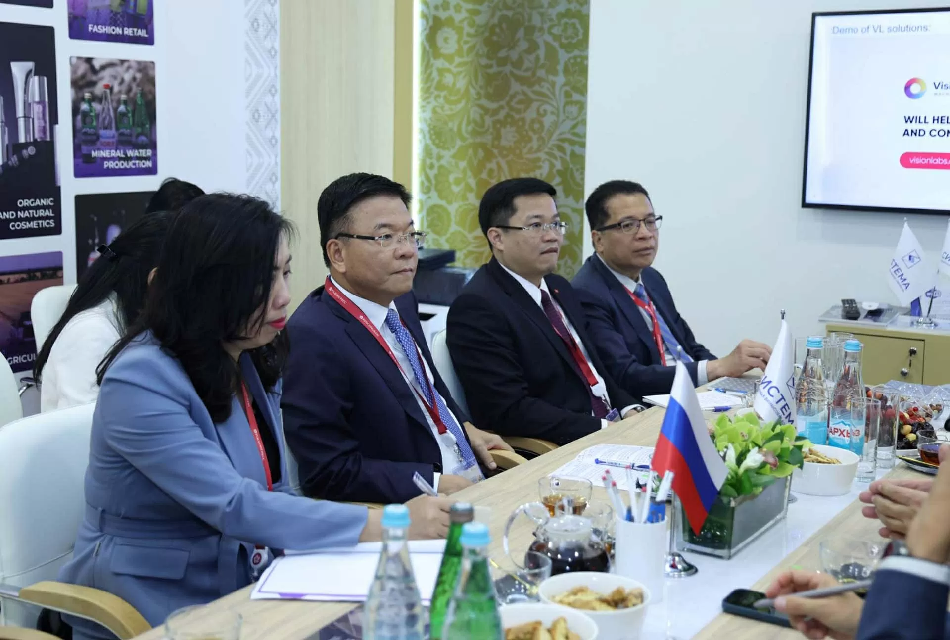 Việt Nam hoan nghênh và tạo điều kiện thuận lợi để doanh nghiệp Nga mở rộng đầu tư sang các lĩnh vực hợp tác mới Việt Nam hoan nghênh và tạo điều kiện thuận lợi để doanh nghiệp Nga mở rộng đầu tư sang các lĩnh vực hợp tác mới