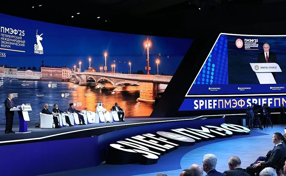 Tổng thống Putin: Nền kinh tế Nga không được phép rơi vào suy thoái Tổng thống Putin: Nền kinh tế Nga không được phép rơi vào suy thoái