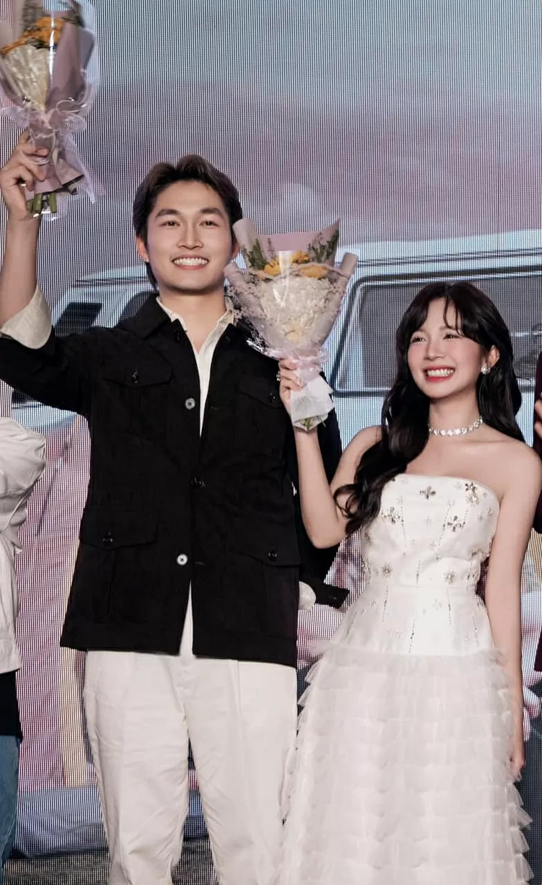 Nguyễn Hoàng Ngọc Huyền và Đình Tú cùng xuất hiện trong họp báo công bố khung giờ phim mới của VTV.