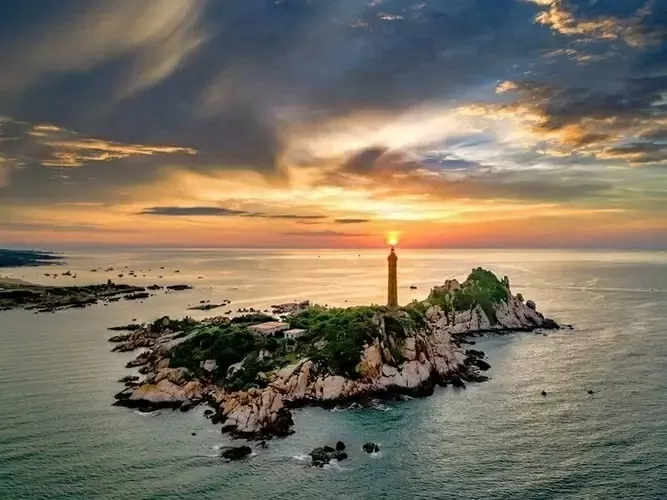 Hải đăng Kê Gà, Bình Thuận được công nhận di tích lịch sử kiến trúc: Viên ngọc sáng giữa Đại dương xanh Hải đăng Kê Gà, Bình Thuận được công nhận di tích lịch sử kiến trúc: Viên ngọc sáng giữa Đại dương xanh