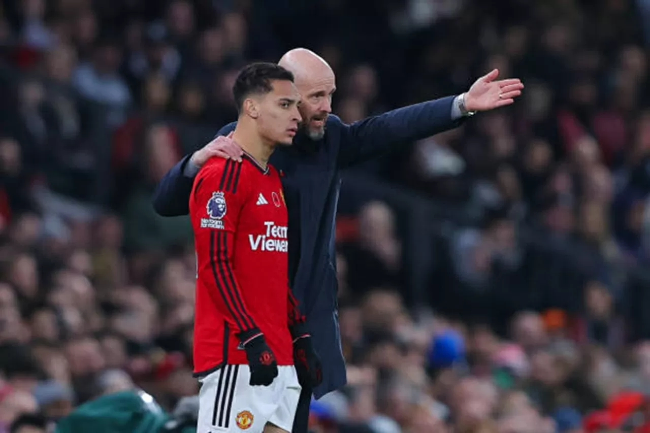 8. Antony (Man Utd - 95 triệu euro) - Đến M.U vào năm 2022 theo tiếng gọi của Ten Hag, Antony bị coi là bản hợp đồng hớ nhất lịch sử Quỷ đỏ. Tuyển thủ Brazil không chứng minh được tài năng và thường xuyên làm 'trò hề' trên sân. Anh đã không còn chỗ đứng dưới thời Amorim