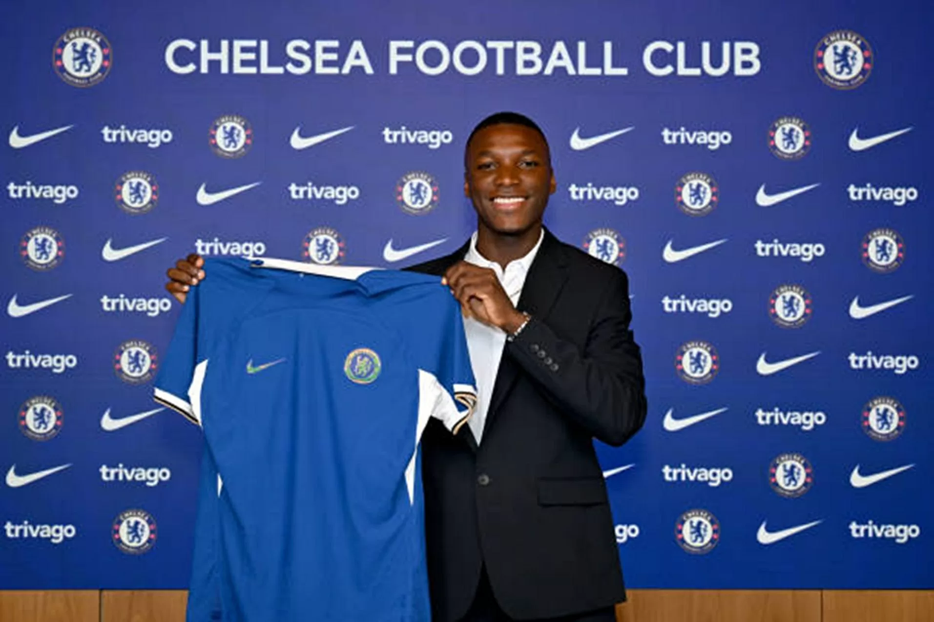 2. Moises Caicedo (Chelsea - 134 triệu euro) - Nằm trong số hàng loạt sao trẻ đến Chelsea vào năm 2023, Caicedo nổi bật hơn cả với mức phí chuyển nhượng 134 triệu euro (115 triệu bảng) từ Brighton. Tuyển thủ Ecuador trở thành cầu thủ đắt giá nhất lịch sử Stamford Bridge.