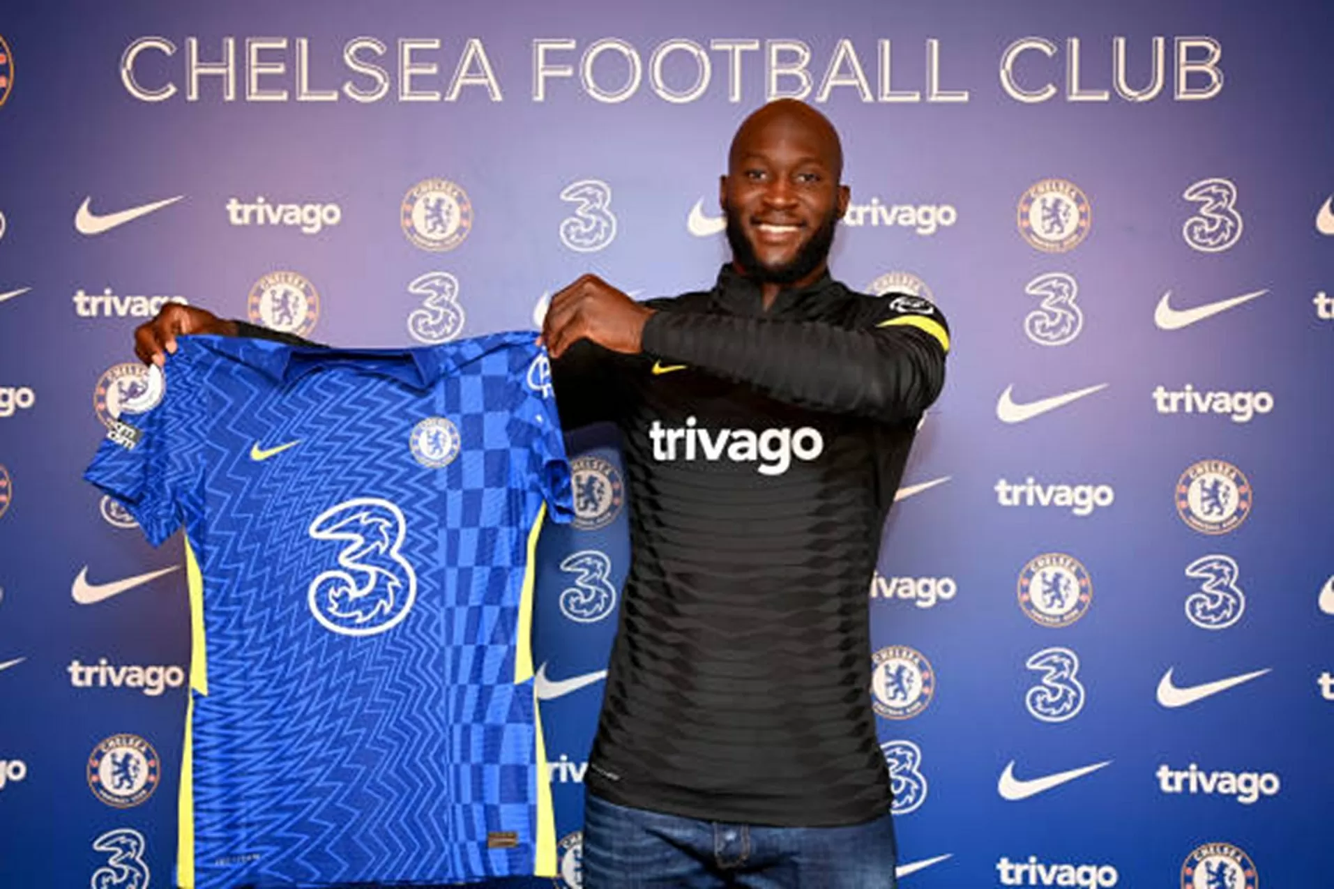 6. Romelu Lukaku (Chelsea - 113 triệu euro) - Ở lần thứ 2 gia nhập Chelsea vào năm 2021, Lukaku đã trở thành cầu thủ đắt giá nhất lịch sử Stamford Bridge vào thời điểm đó. Nhưng tuyển thủ Bỉ gây thất vọng và lọt top những bản hợp đồng thảm họa nhất của CLB.