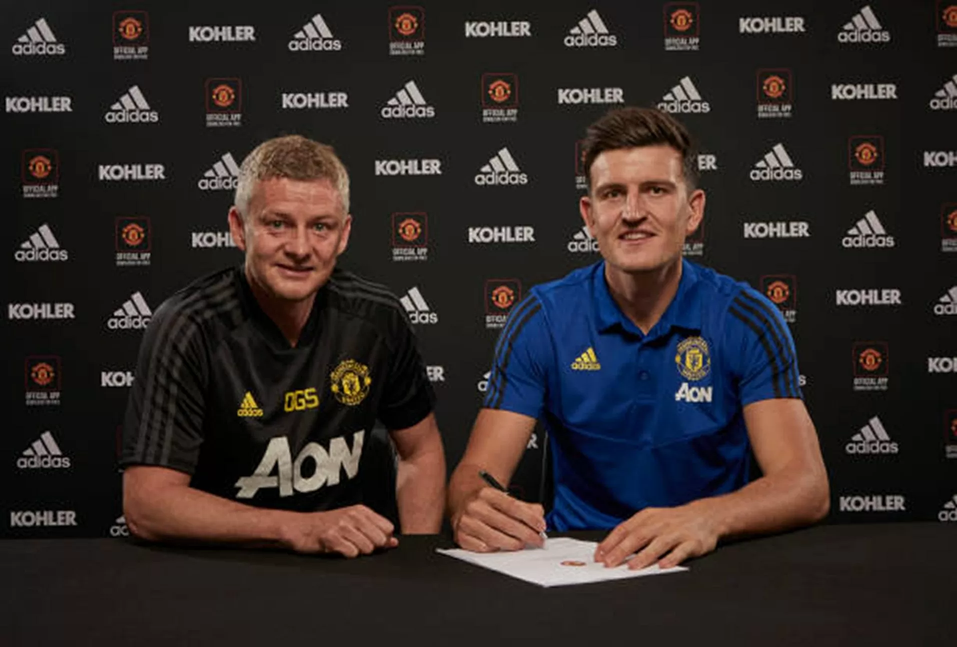 10. Harry Maguire (Man Utd - 87 triệu euro) - Gia nhập M.U năm 2019, Maguire là hậu vệ đắt giá nhất thế giới vào thời điểm đó. Nhưng Maguire chưa bao giờ ổn định phong độ và đã trải qua nhiều sóng gió dù vẫn đang là cầu thủ của Quỷ đỏ.